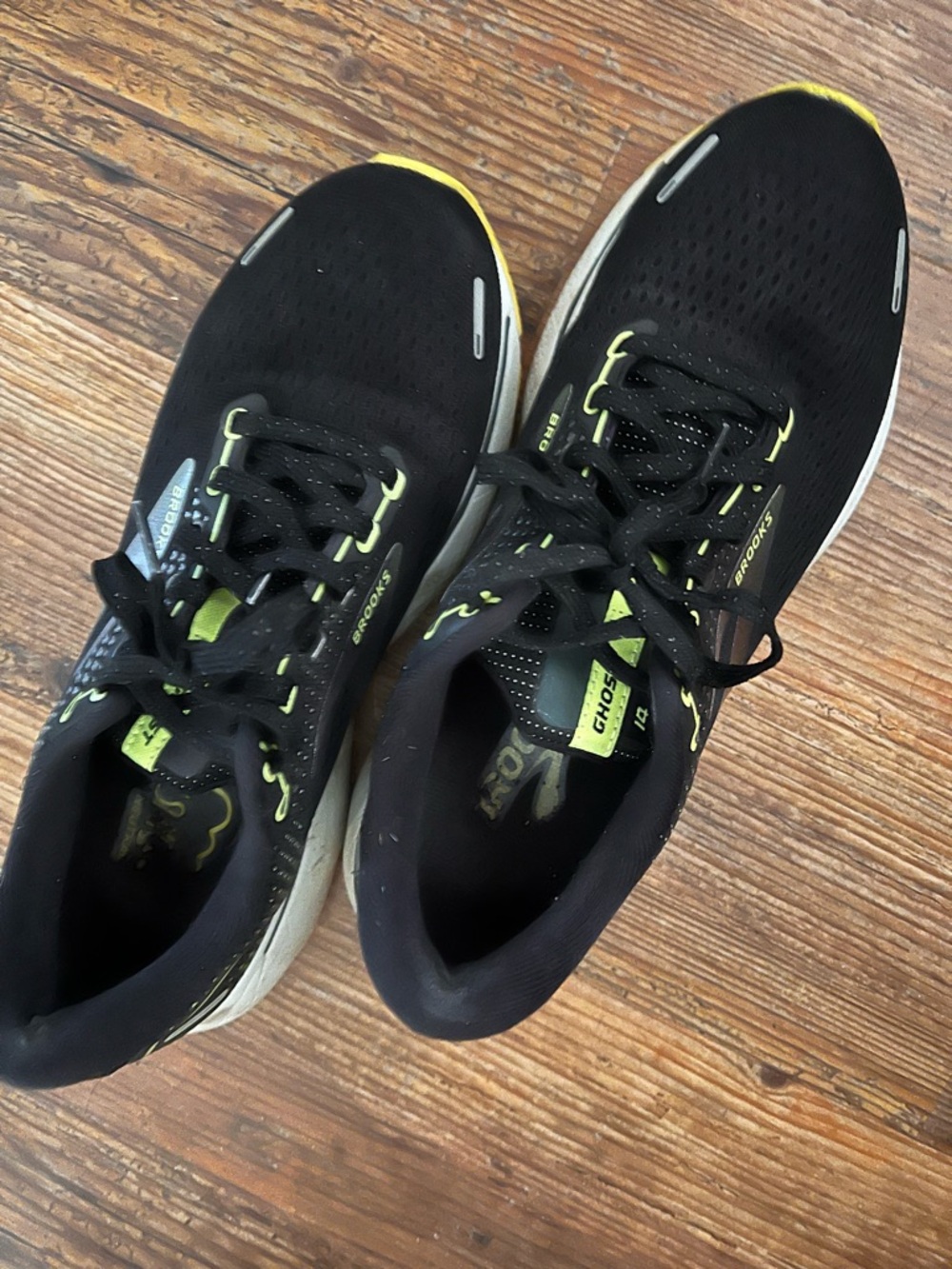 Brooks Black Running Shoe with Neon Yellow Detail